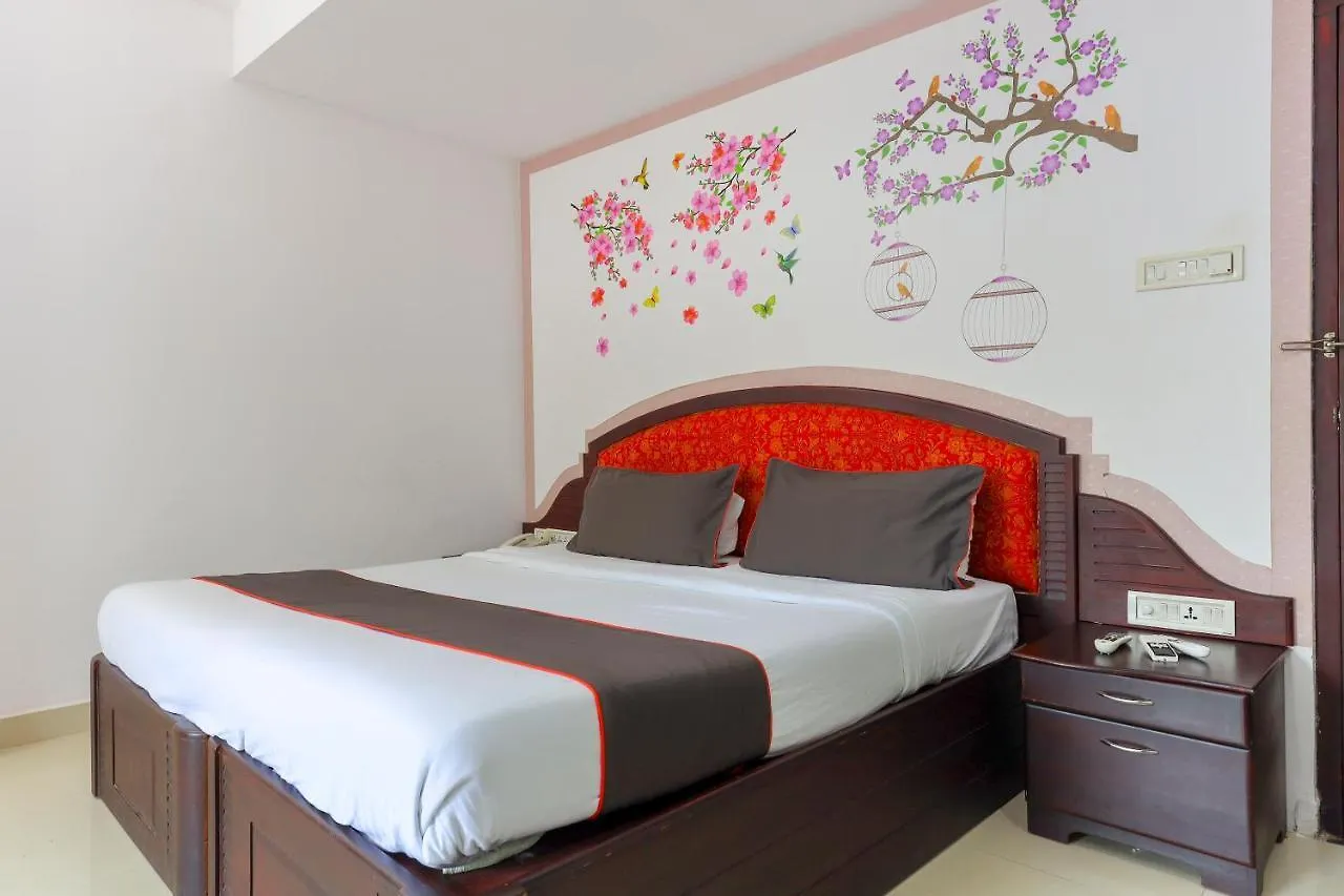 Collection O 50234 Hotel Geebee Nedumbassery 4*,  Ινδία